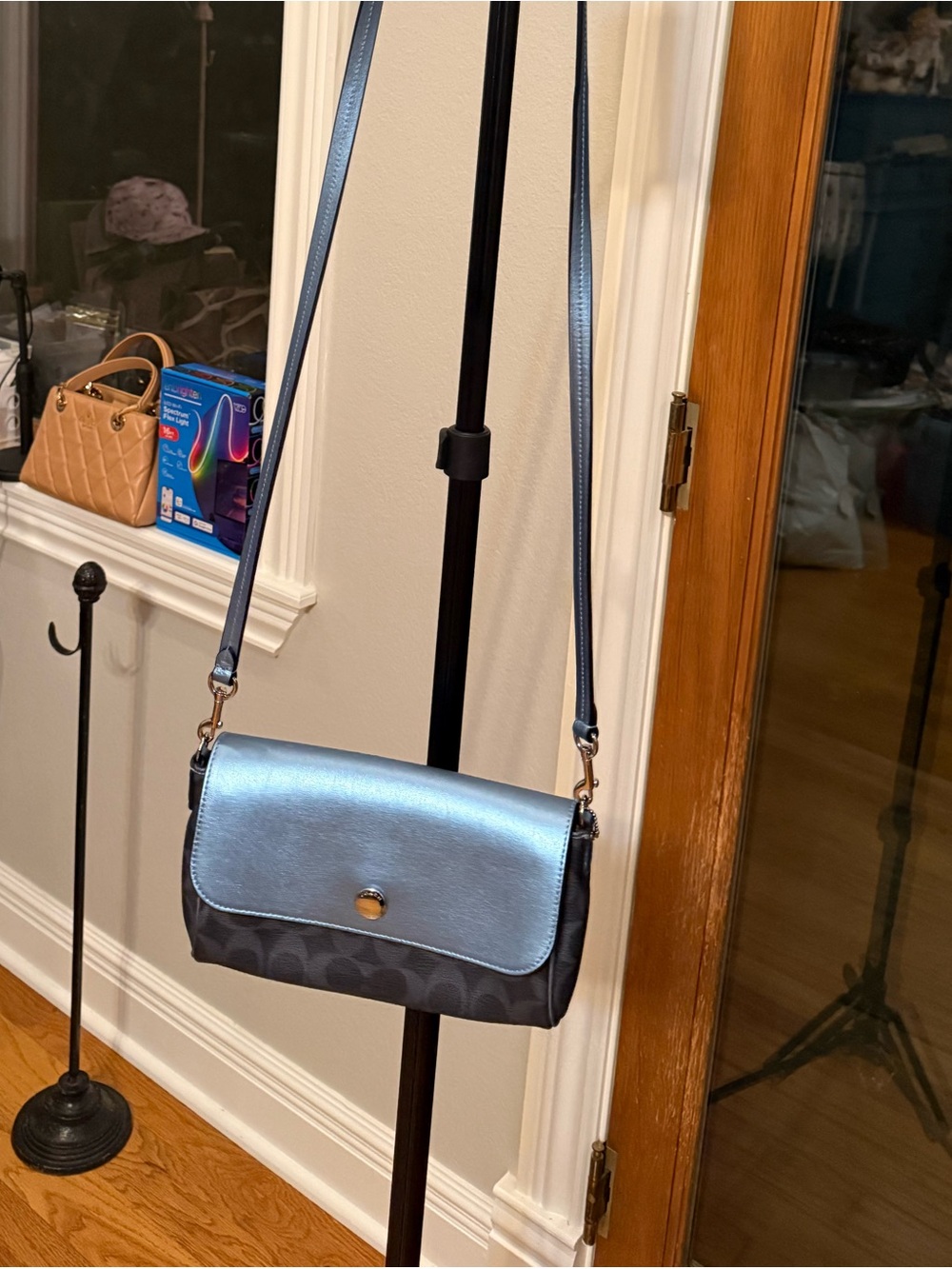 Coach Reversible - Picture 2 of 11